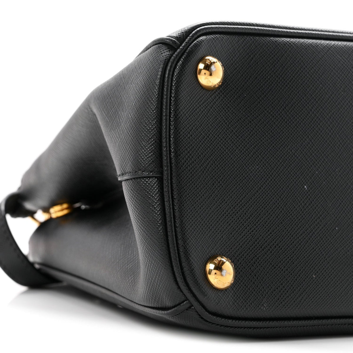 Saffiano Medium Galleria Double Zip Tote Black