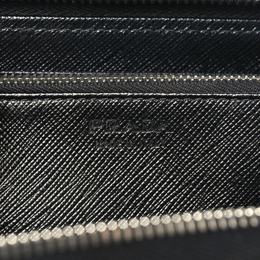 Saffiano Triangle Zip Wallet Black