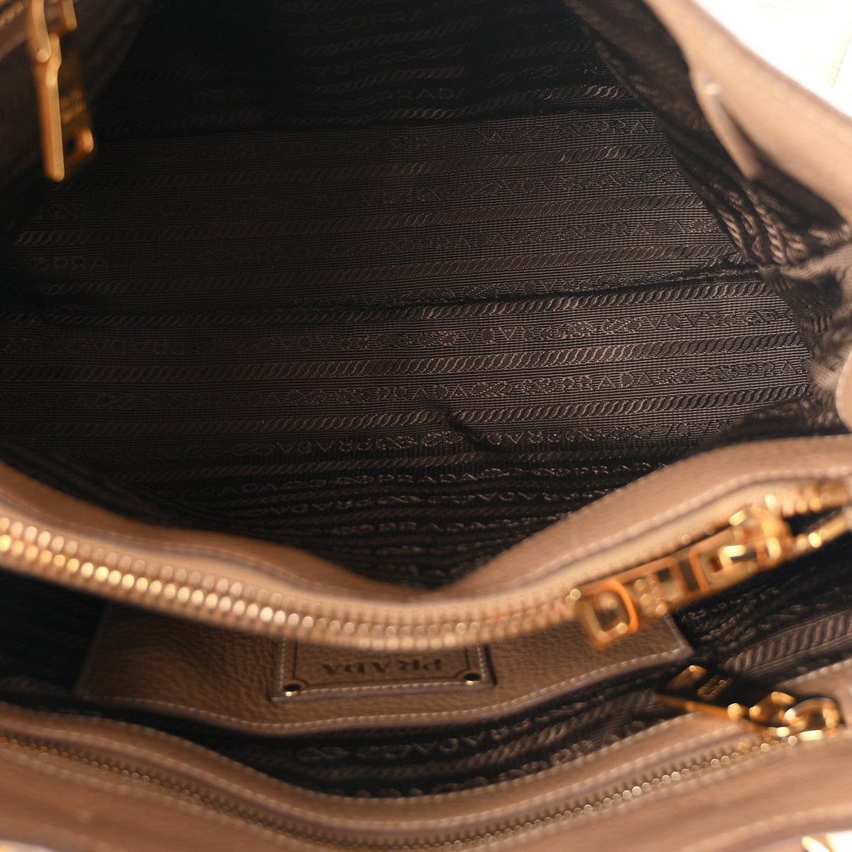 Vitello Daino Shopping Tote Cammeo
