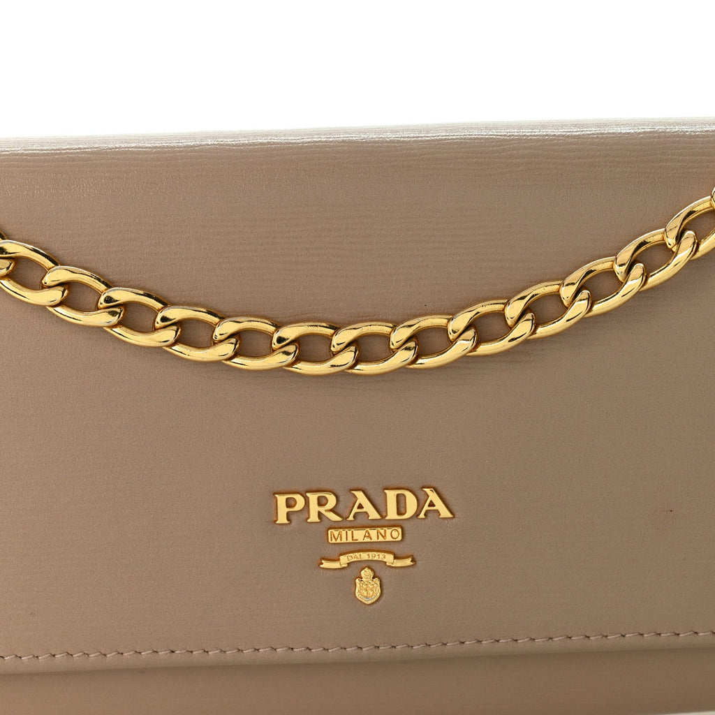 Vitello Move Metal Oro Chain Wallet Cammeo
