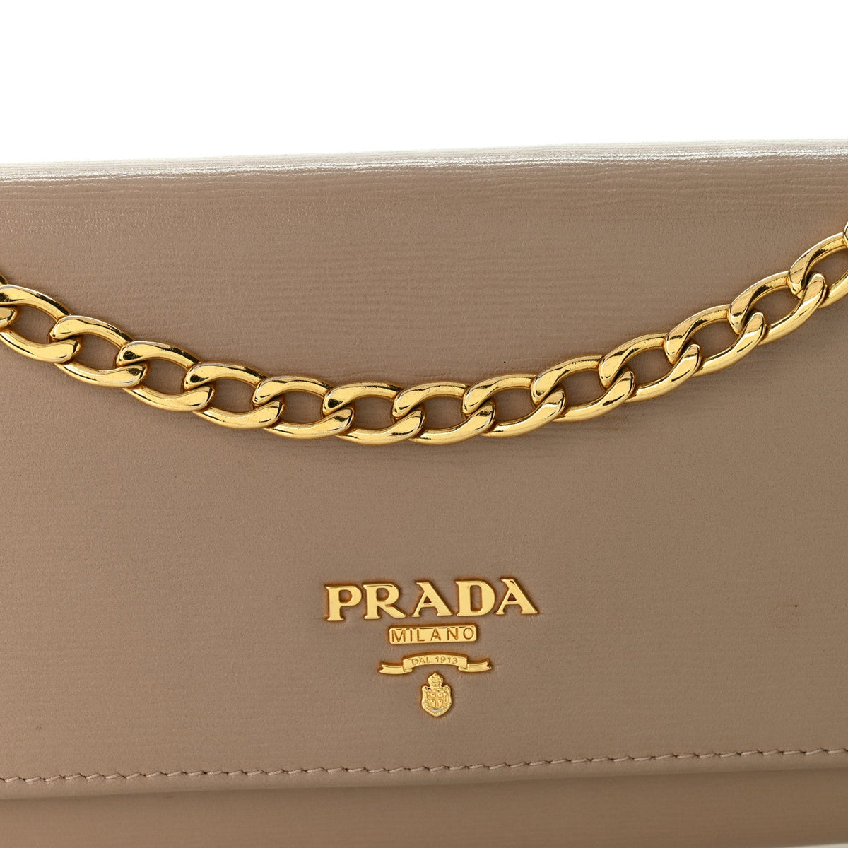 Vitello Move Metal Oro Chain Wallet Cammeo