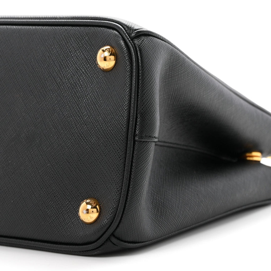 Saffiano Medium Galleria Double Zip Tote Black