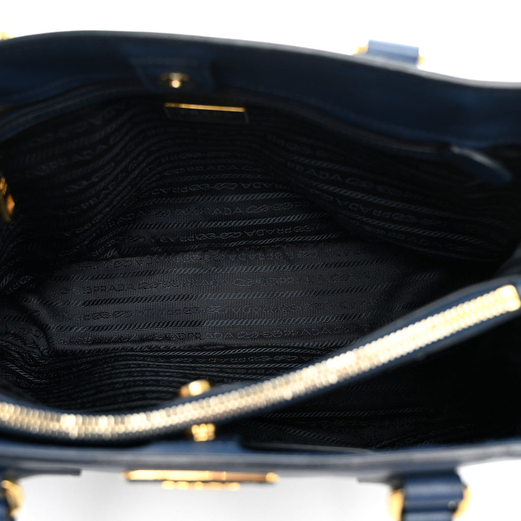 Saffiano Medium Galleria Double Zip Tote Cobalto