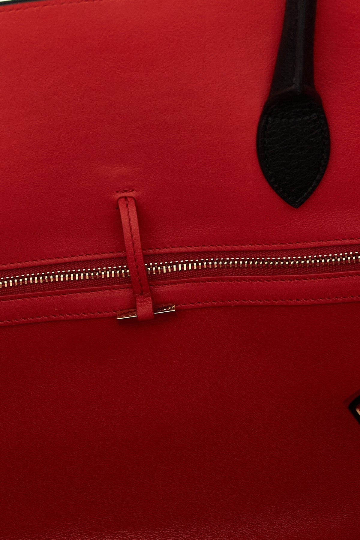 'Hug M' Top Handle Bag