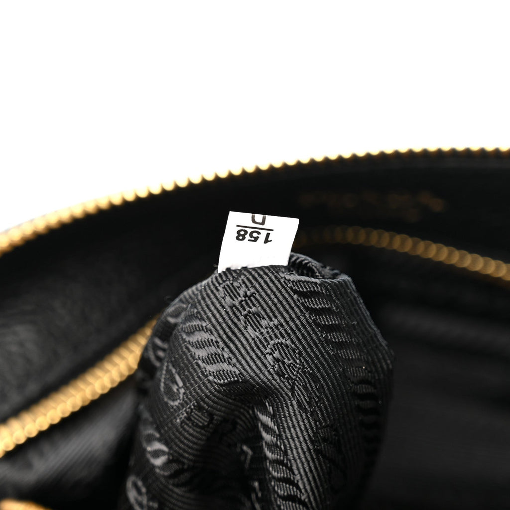 Vitello Daino Zippered Shoulder Bag  Black