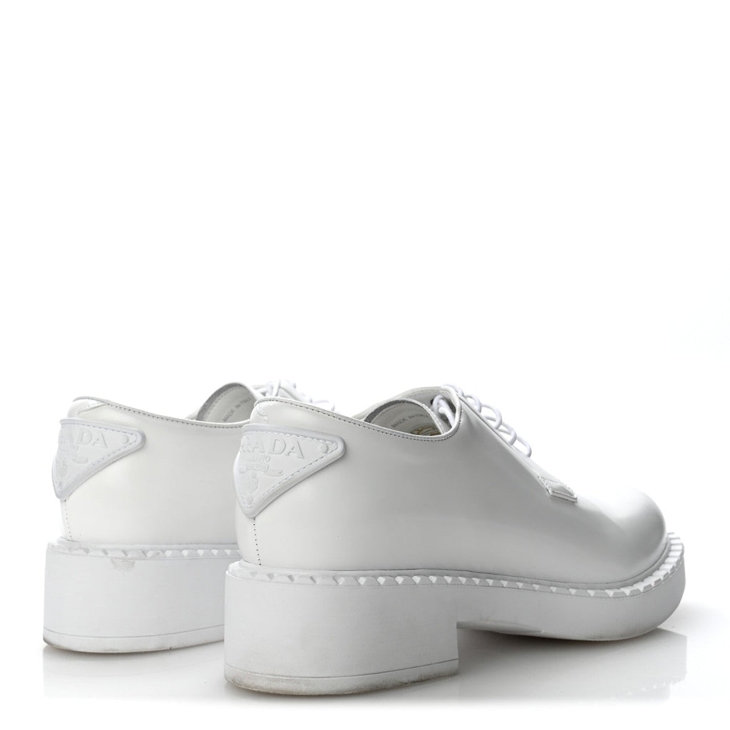 Spazzolato Calzature Donna Triangle Logo 50mm Derby Loafers 38.5 White 38.5 White