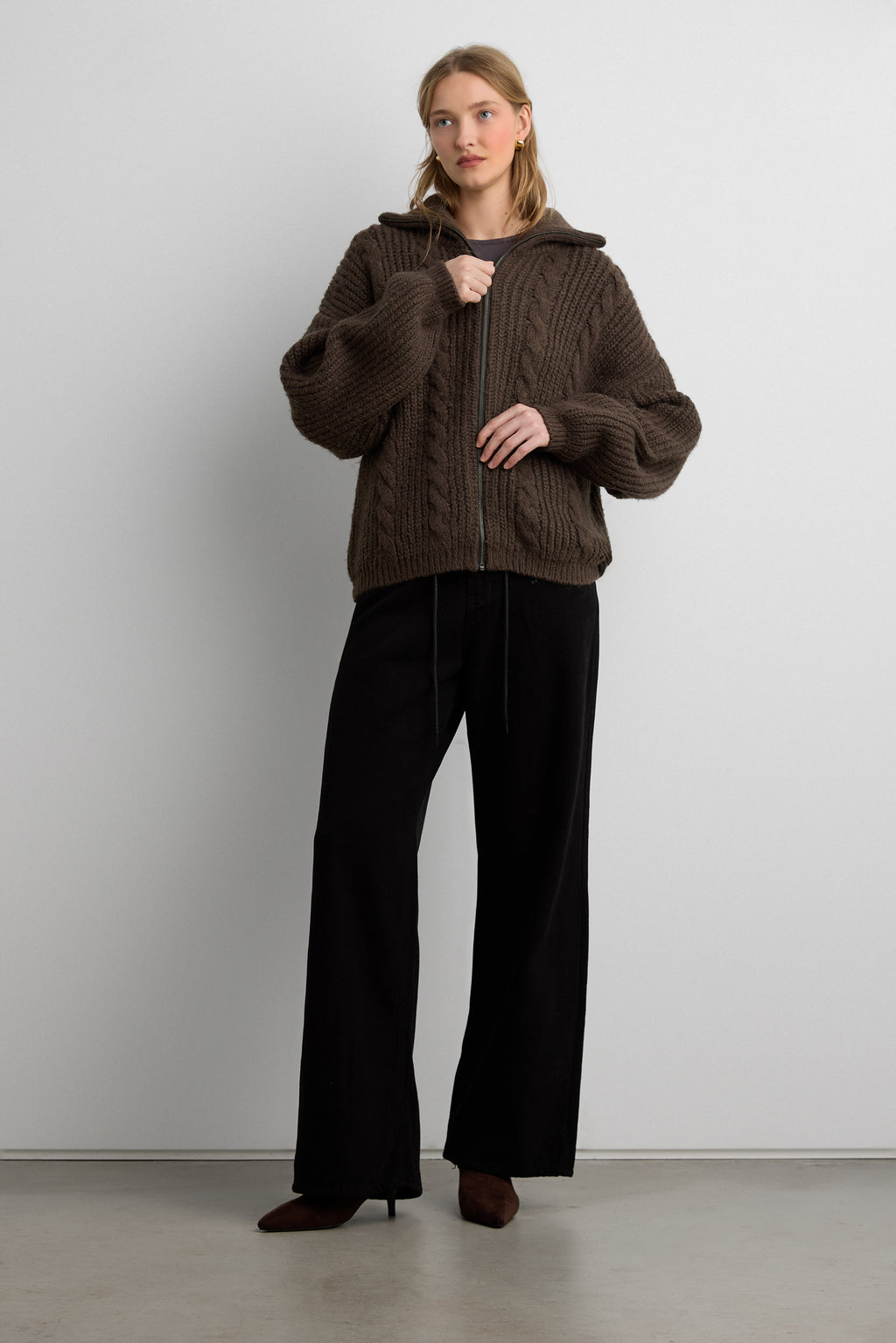 CABLE KNIT COLLARED CARDIGAN