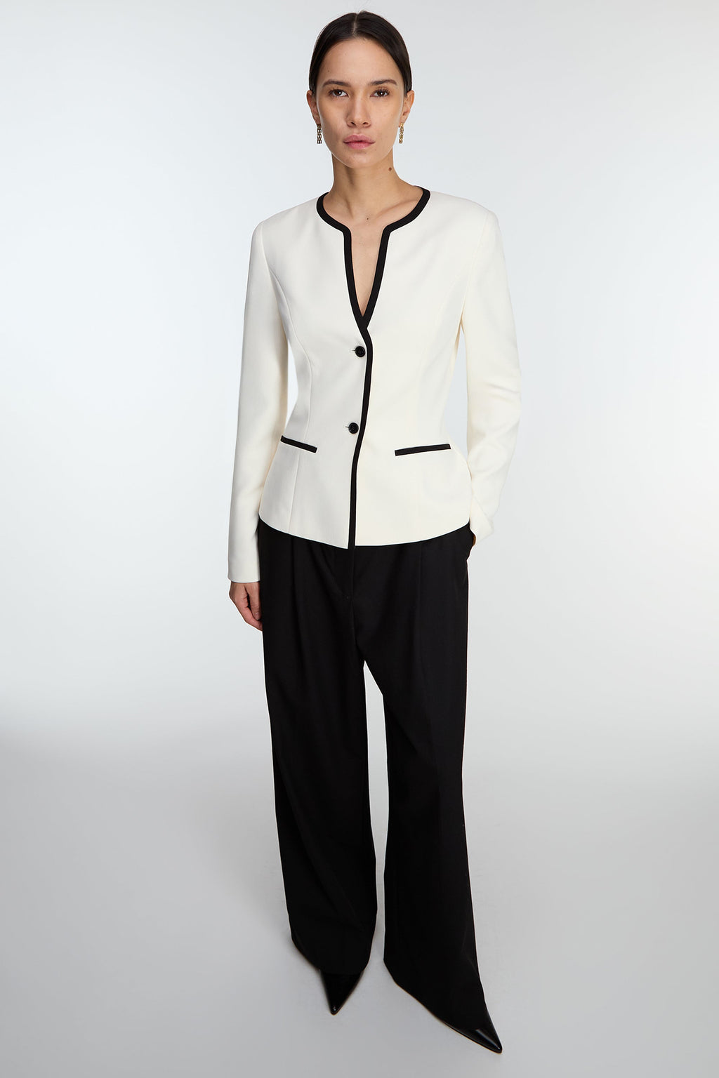 CONTRAST TRIM BUTTON FRONT COLLARLESS BLAZER