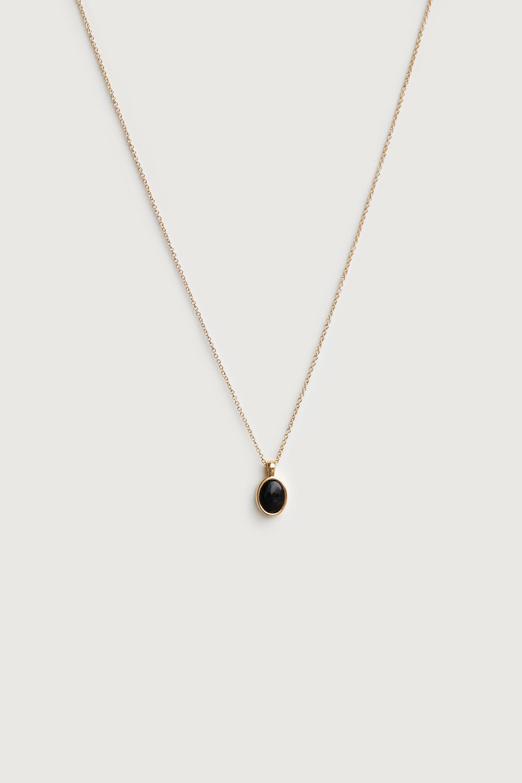 CURB CHAIN WITH ONYX PENDANT