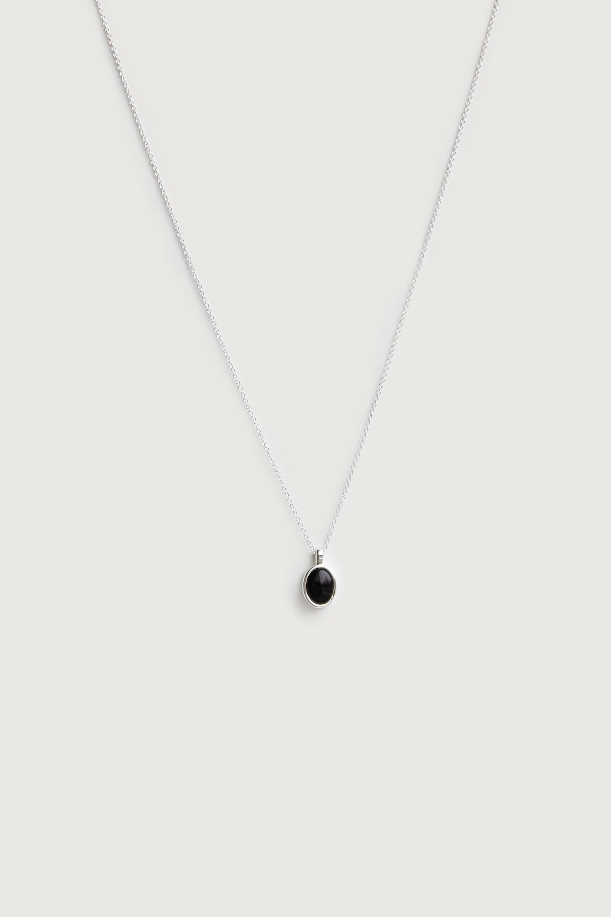CURB CHAIN WITH ONYX PENDANT