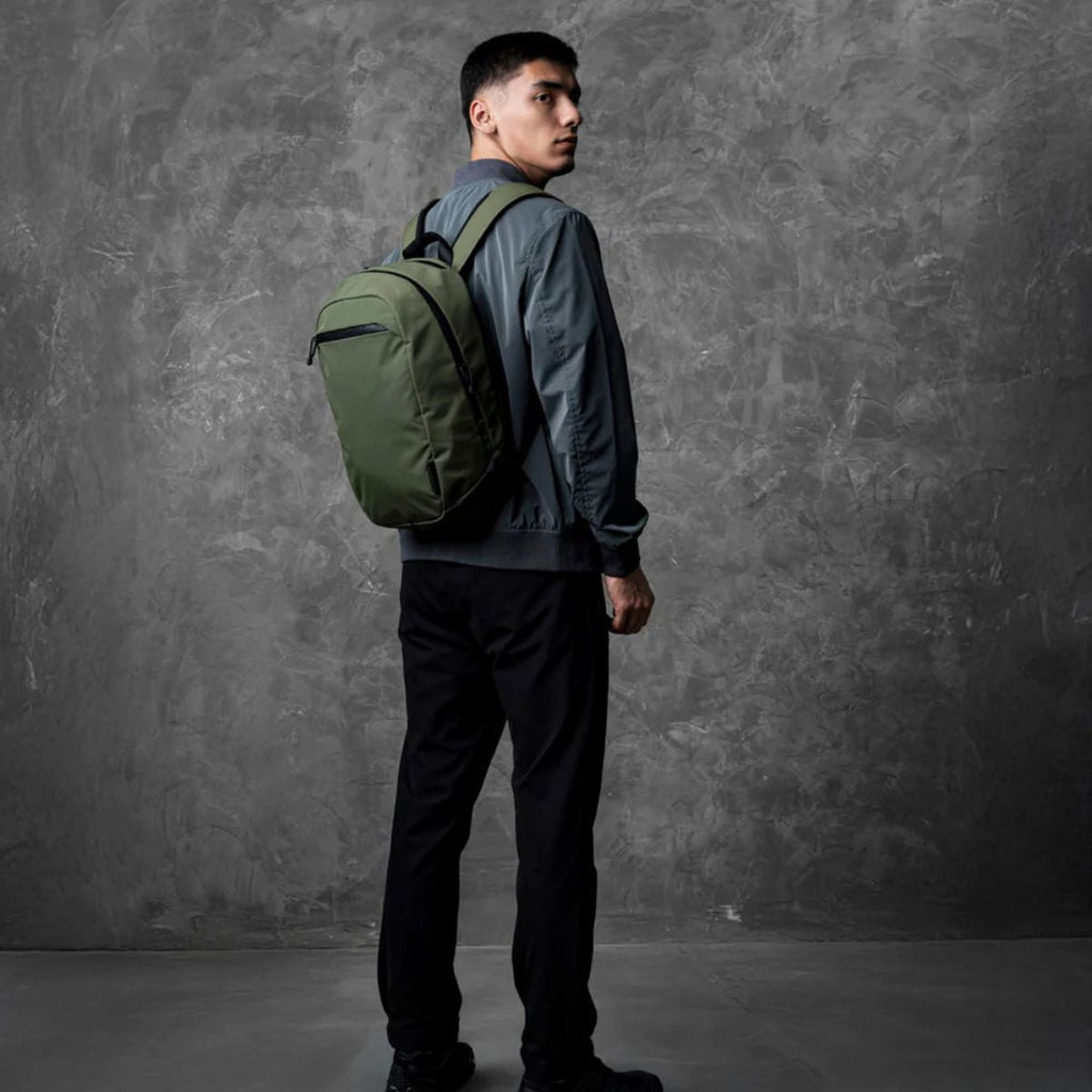 Alpaka Aero Pack 16L in Green