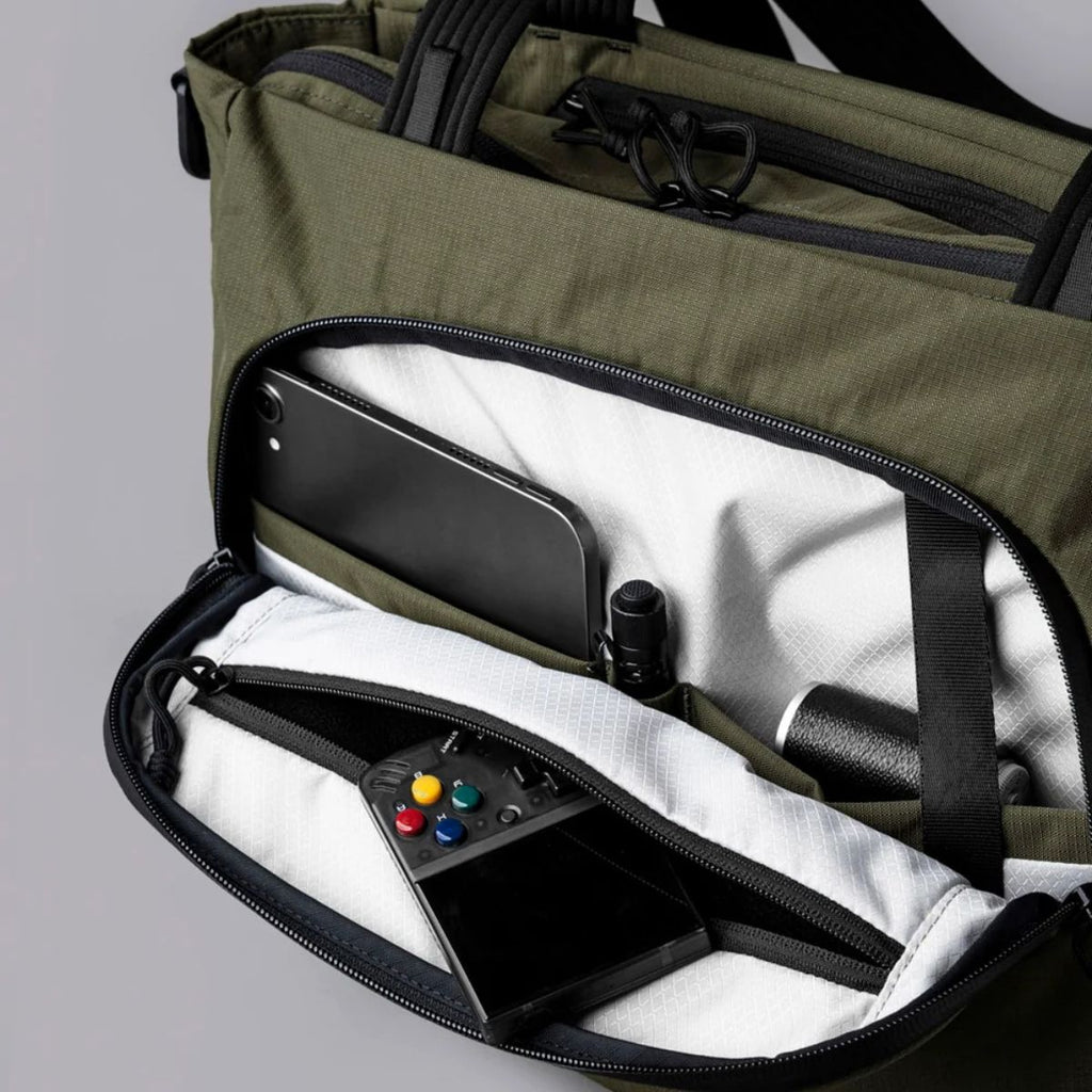 Alpaka Bravo Tote V2 12L in Green Axoflux 400D