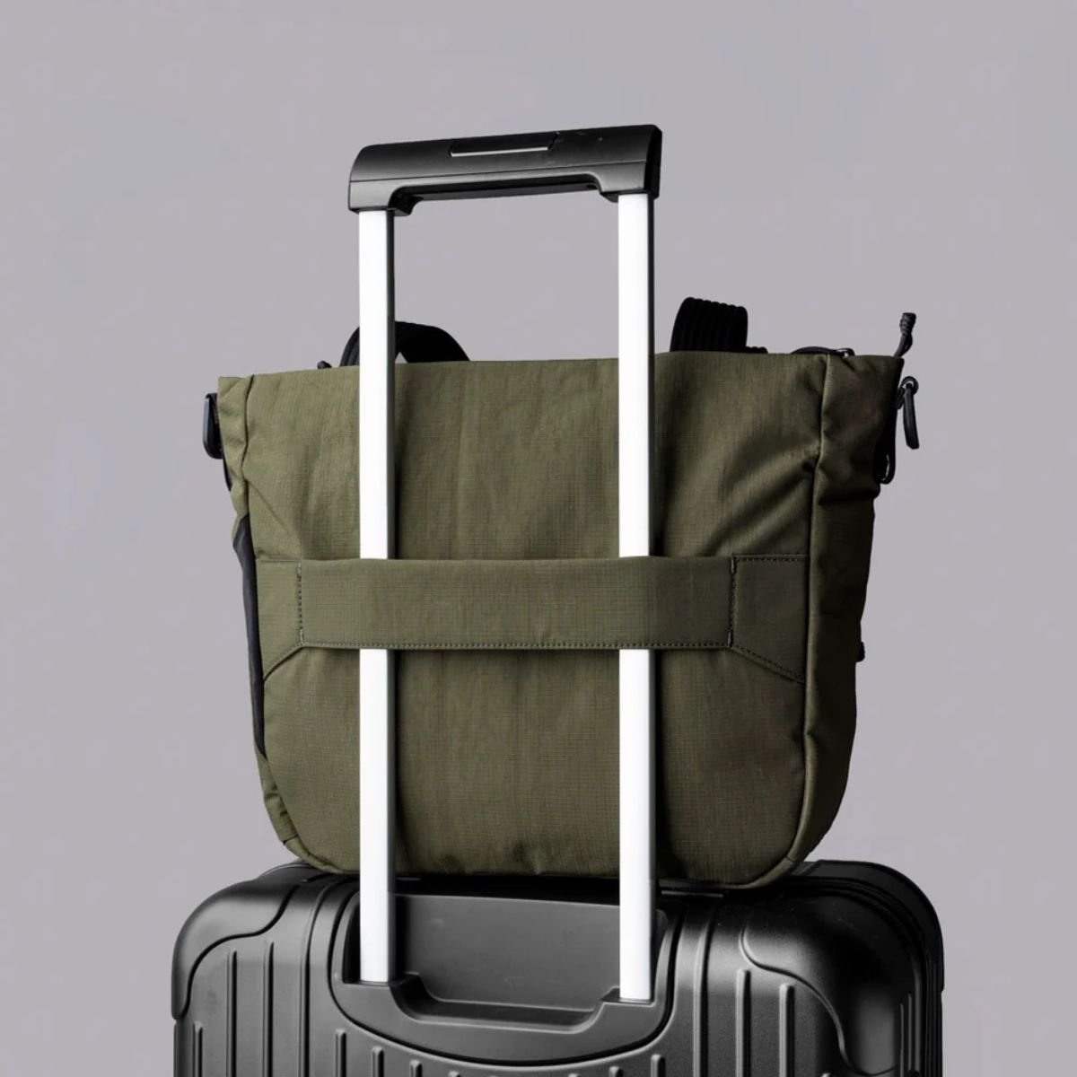 Alpaka Bravo Tote V2 12L in Green Axoflux 400D