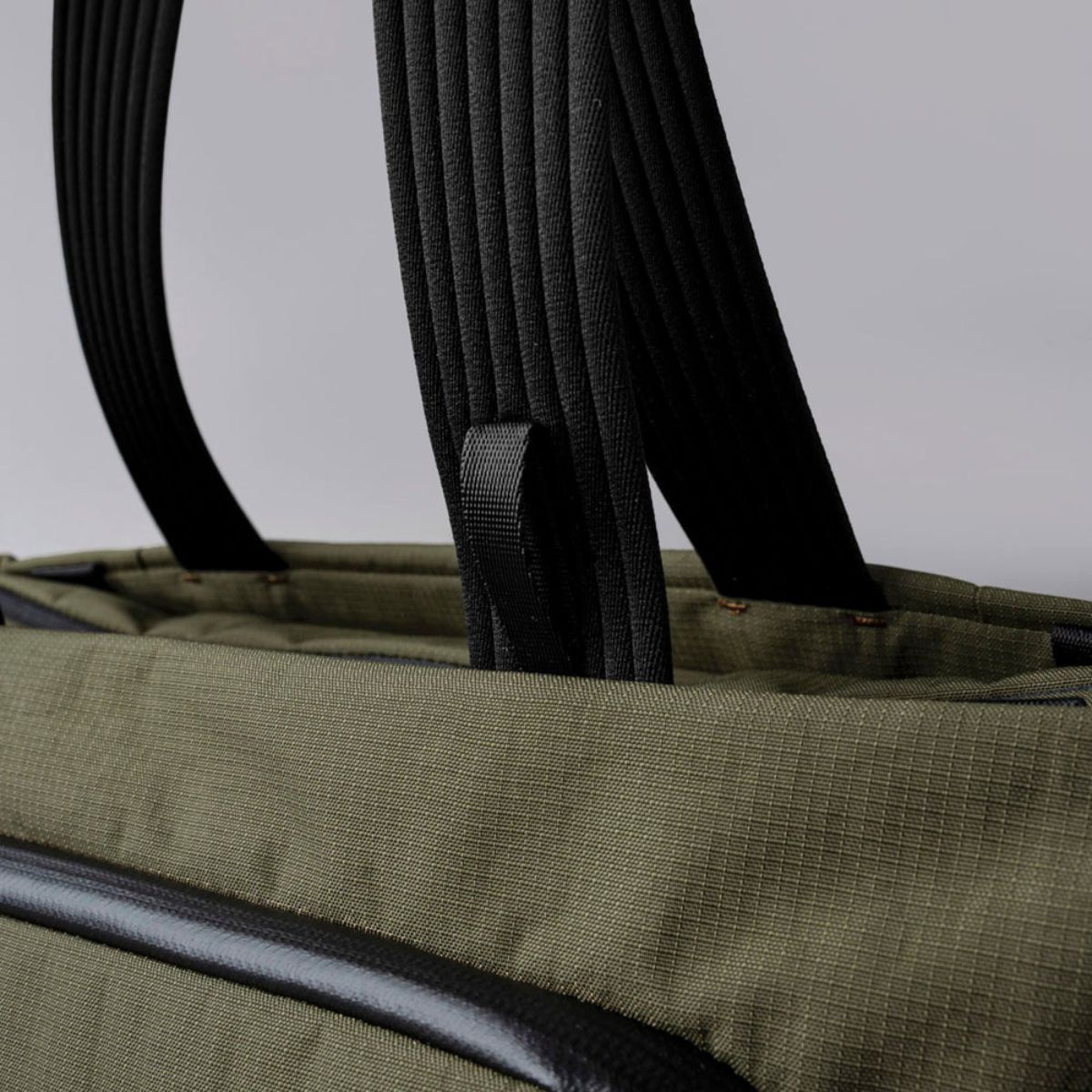 Alpaka Bravo Tote V2 12L in Green Axoflux 400D