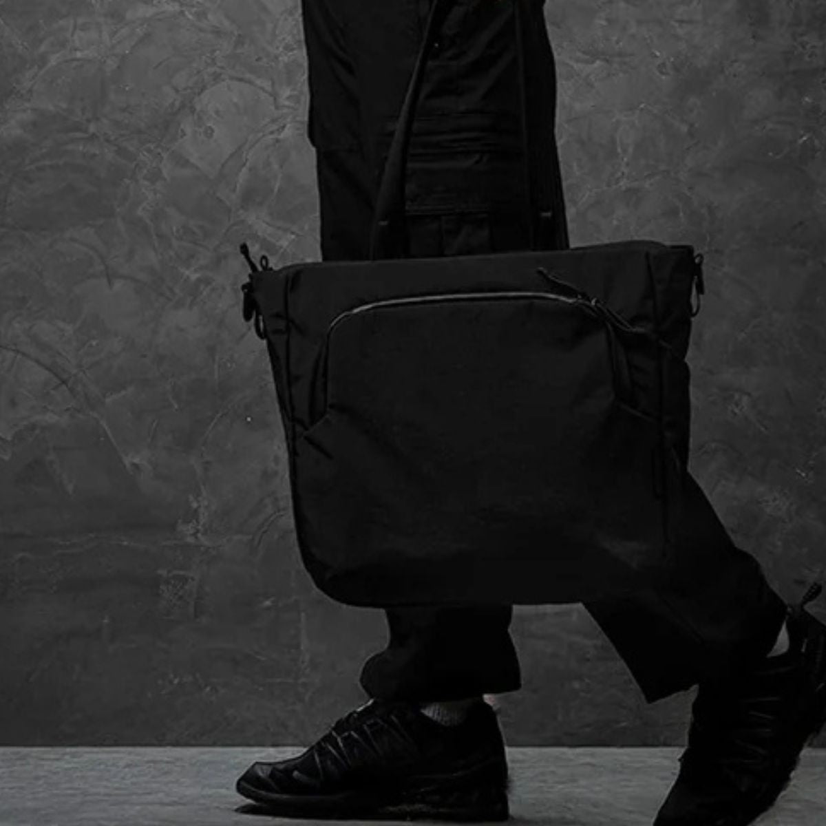 Alpaka Bravo Tote V2 14L in Black
