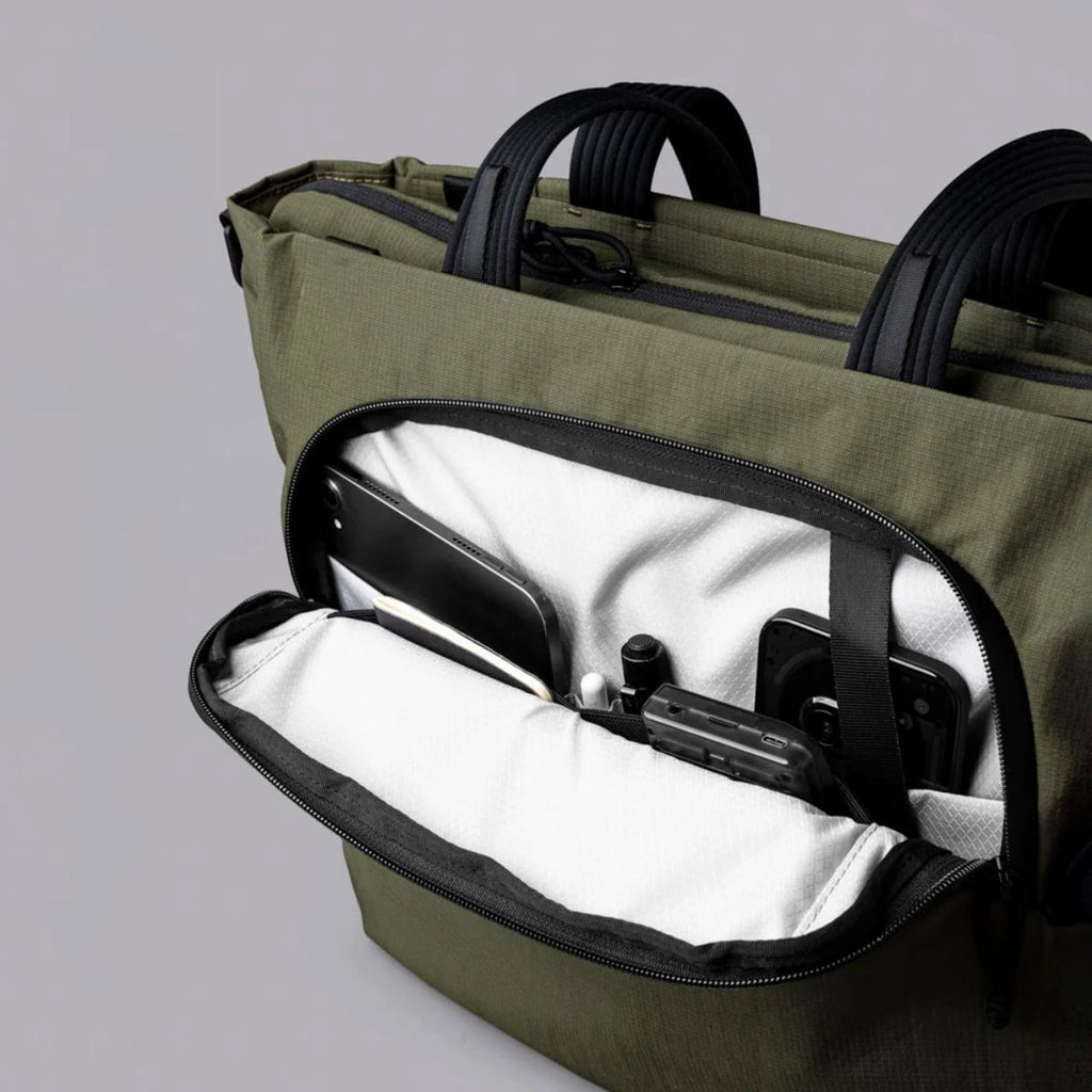 Alpaka Bravo Tote V2 14L in Green Axoflux 400D