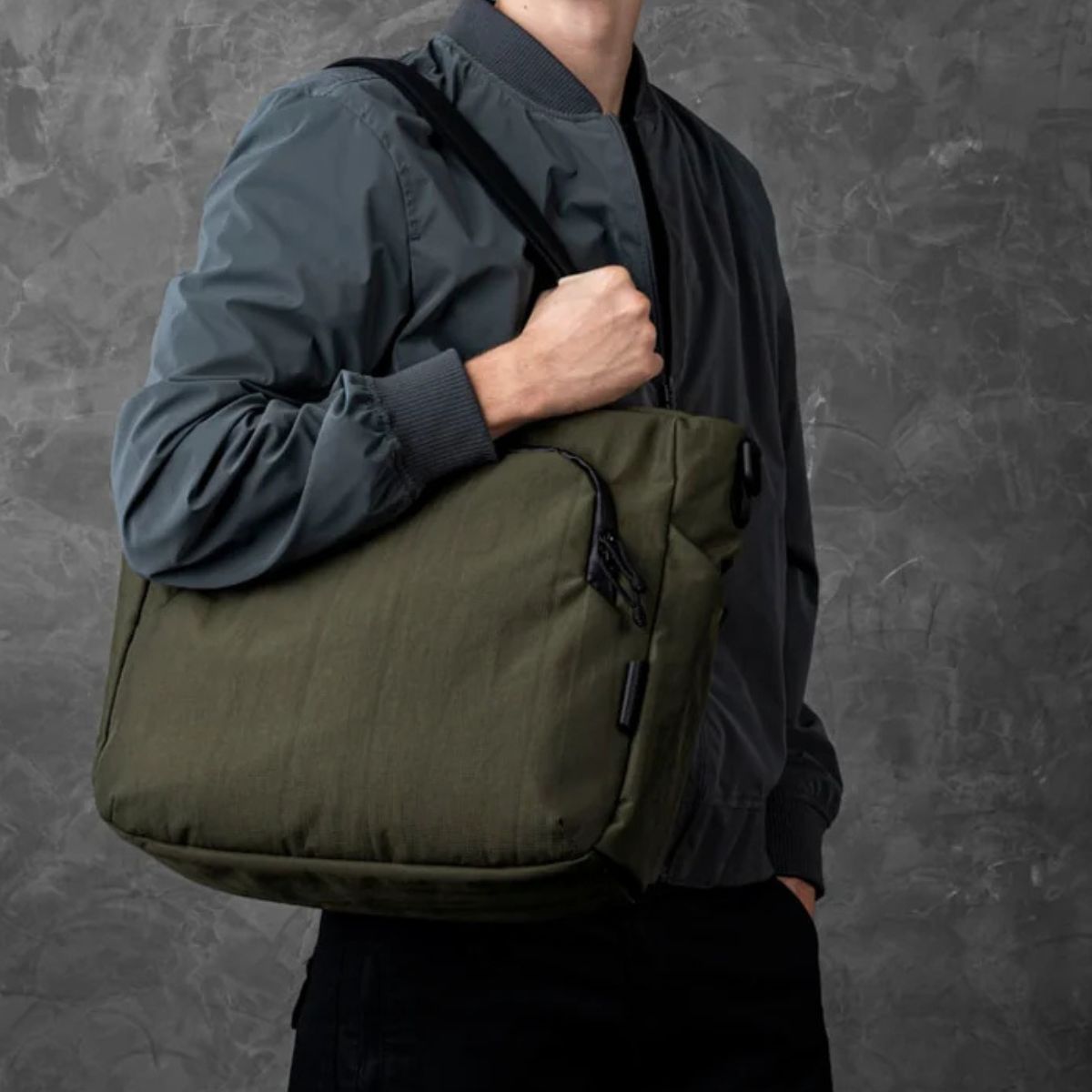 Alpaka Bravo Tote V2 14L in Green Axoflux 400D