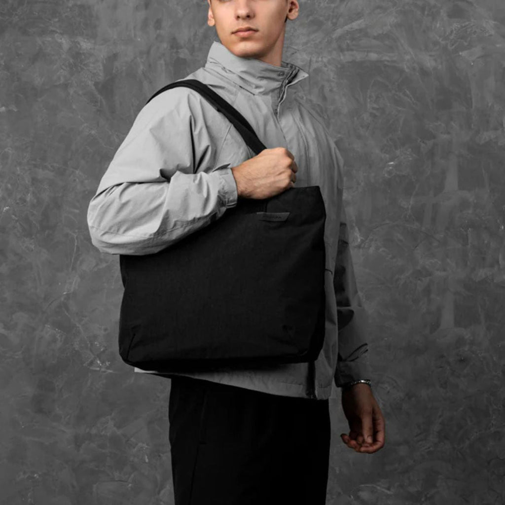 Alpaka Flight Tote Medium in Black