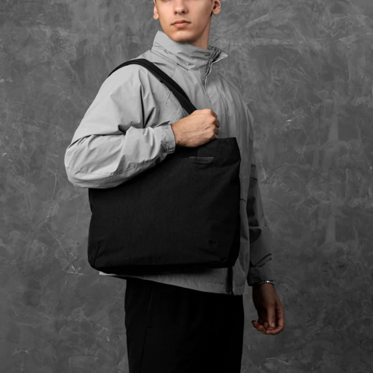 Alpaka Flight Tote Medium in Black