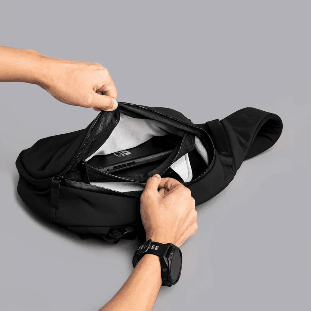Alpaka Metro Crossbody - Left Shoulder in Black