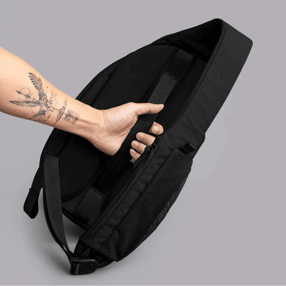 Alpaka Metro Crossbody - Left Shoulder in Black
