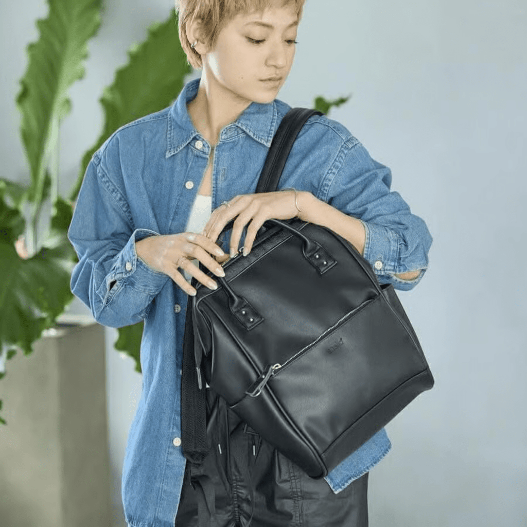 Anello Re:Retro Clasp Backpack Small in Black