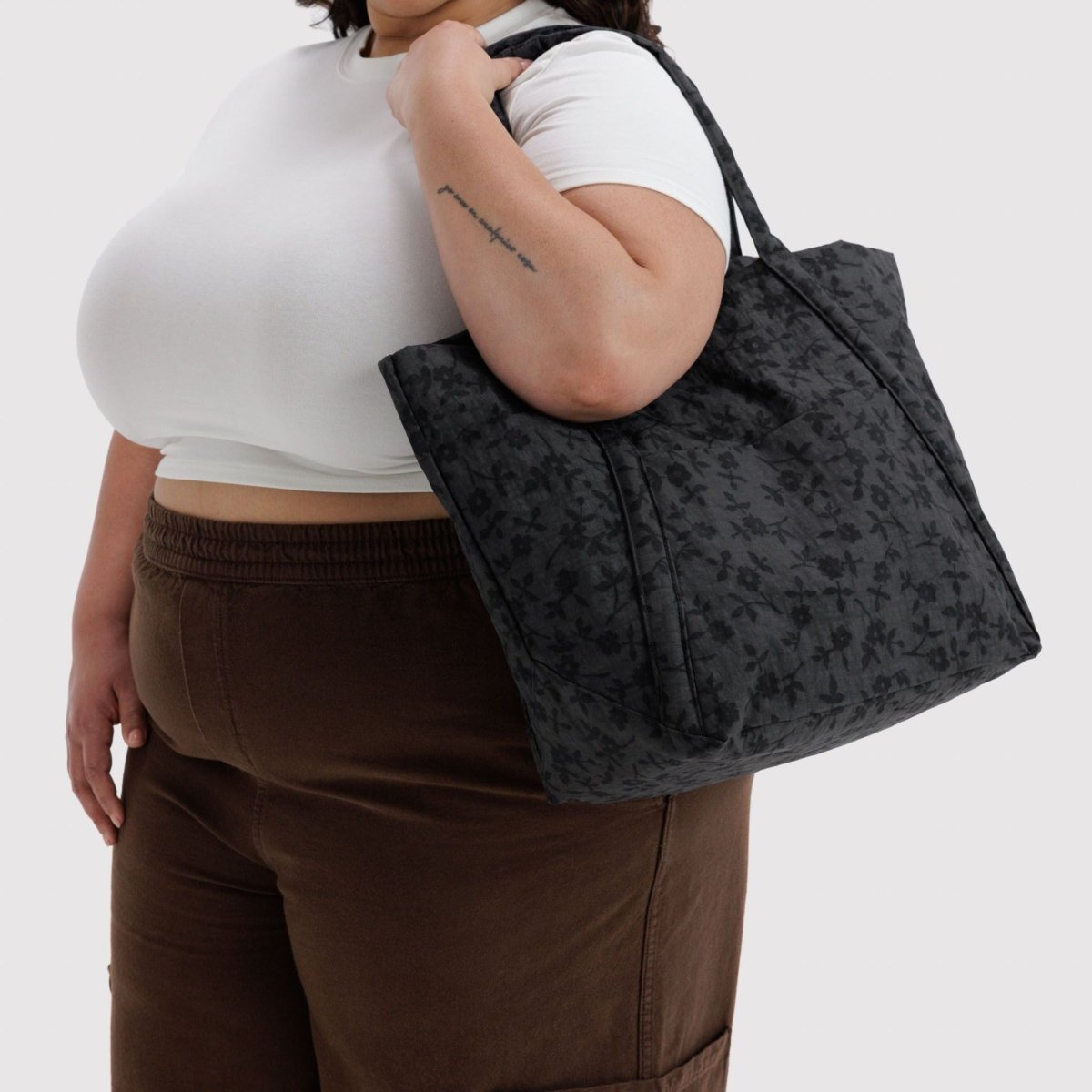 Baggu Cloud Bag in Charcoal Ditsy Floral