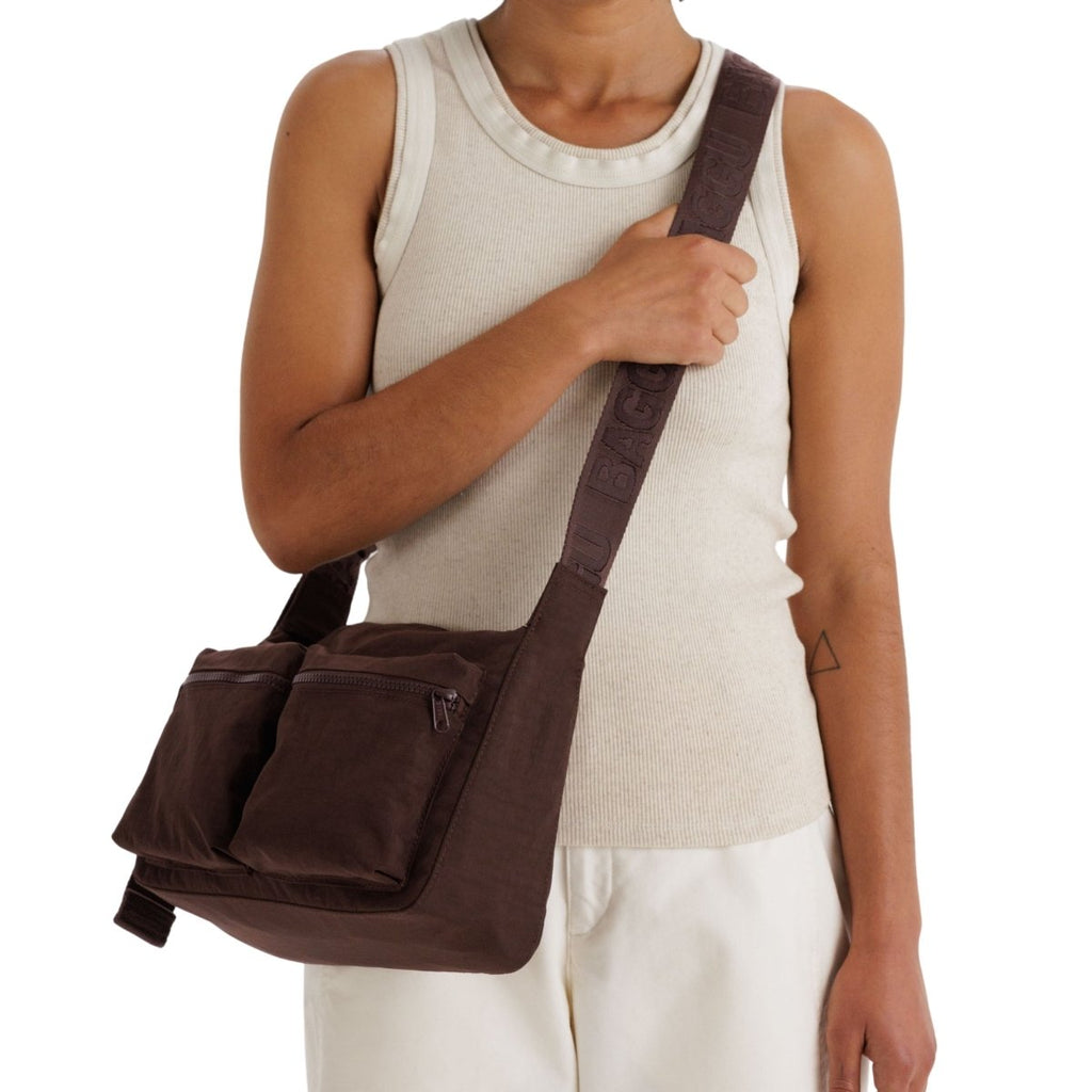 Baggu Medium Cargo Crossbody in Coffee