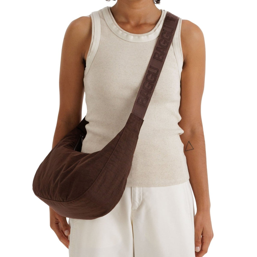 Baggu Medium Nylon Crescent Bag in Coffee