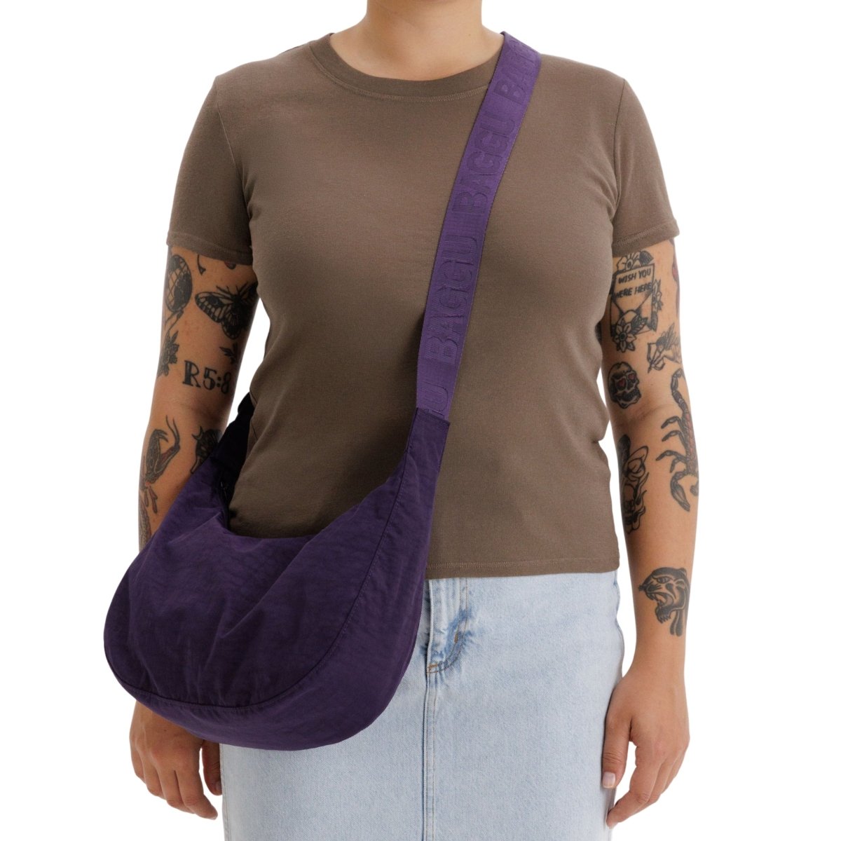 Baggu Medium Nylon Crescent Bag in Fig