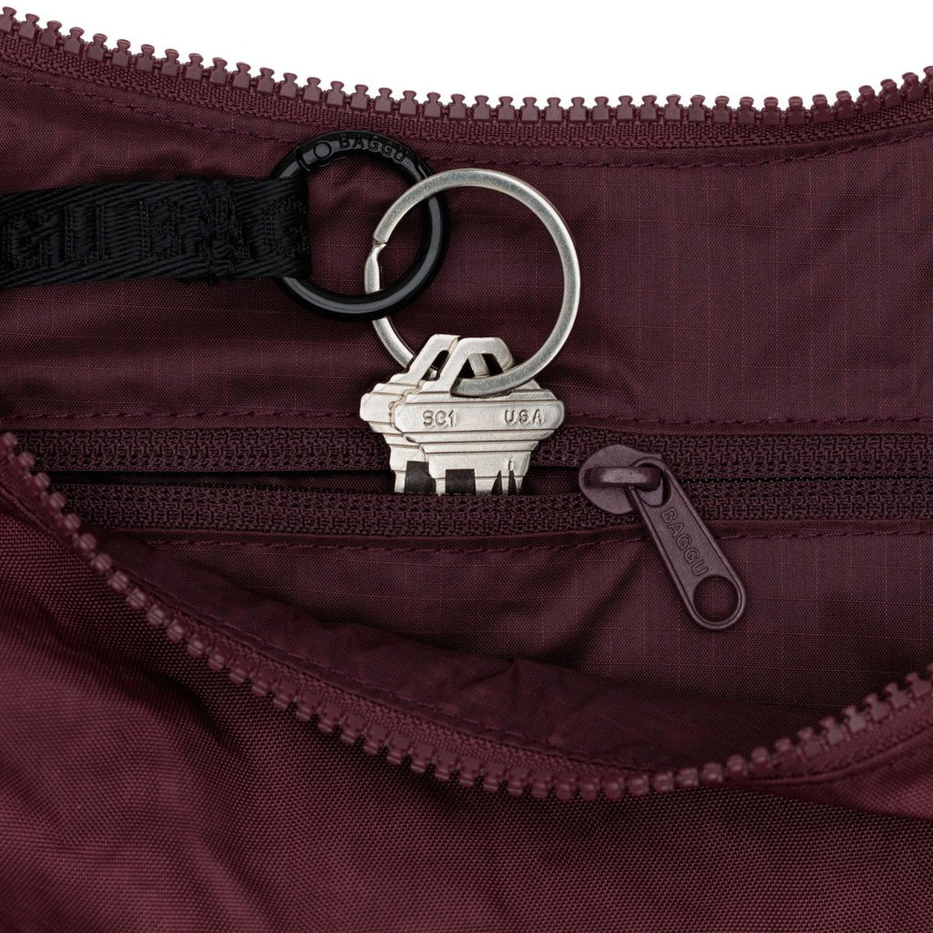 Baggu Medium Nylon Crescent Bag in Mahogany