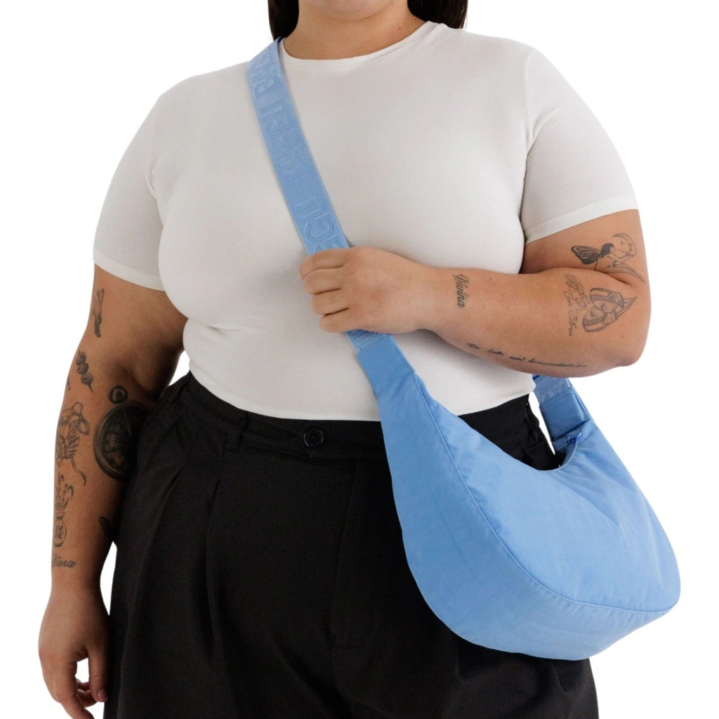 Baggu Medium Nylon Crescent Bag in Piscine