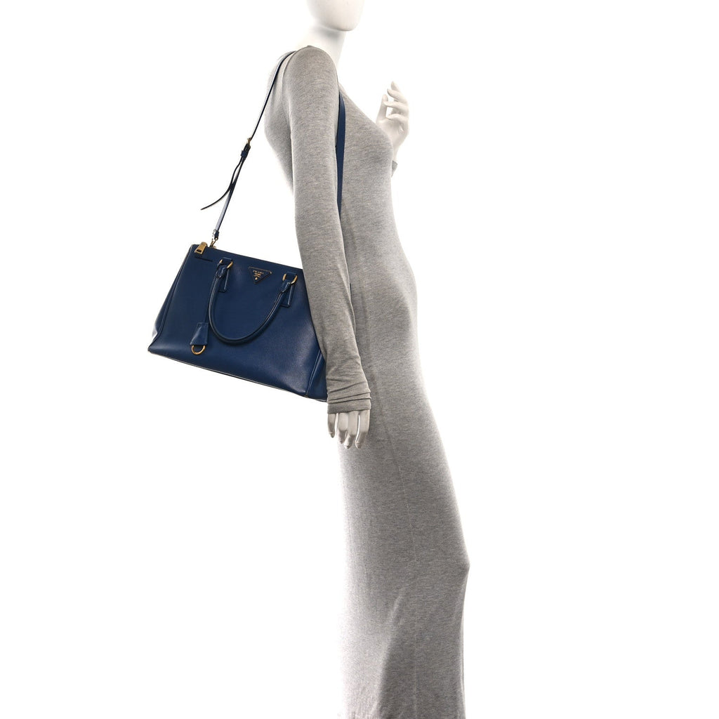 Saffiano Lux Medium Galleria Double Zip Tote Bluette