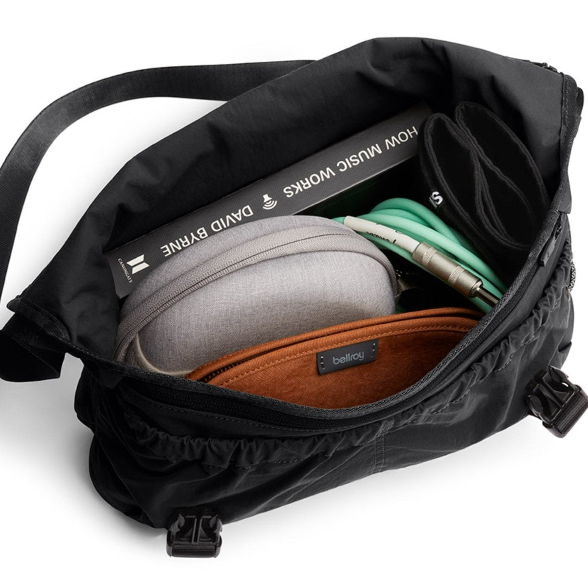 Bellroy Cinch Messenger in Black