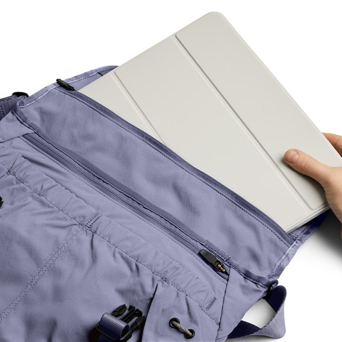 Bellroy Cinch Messenger in Lilac Haze
