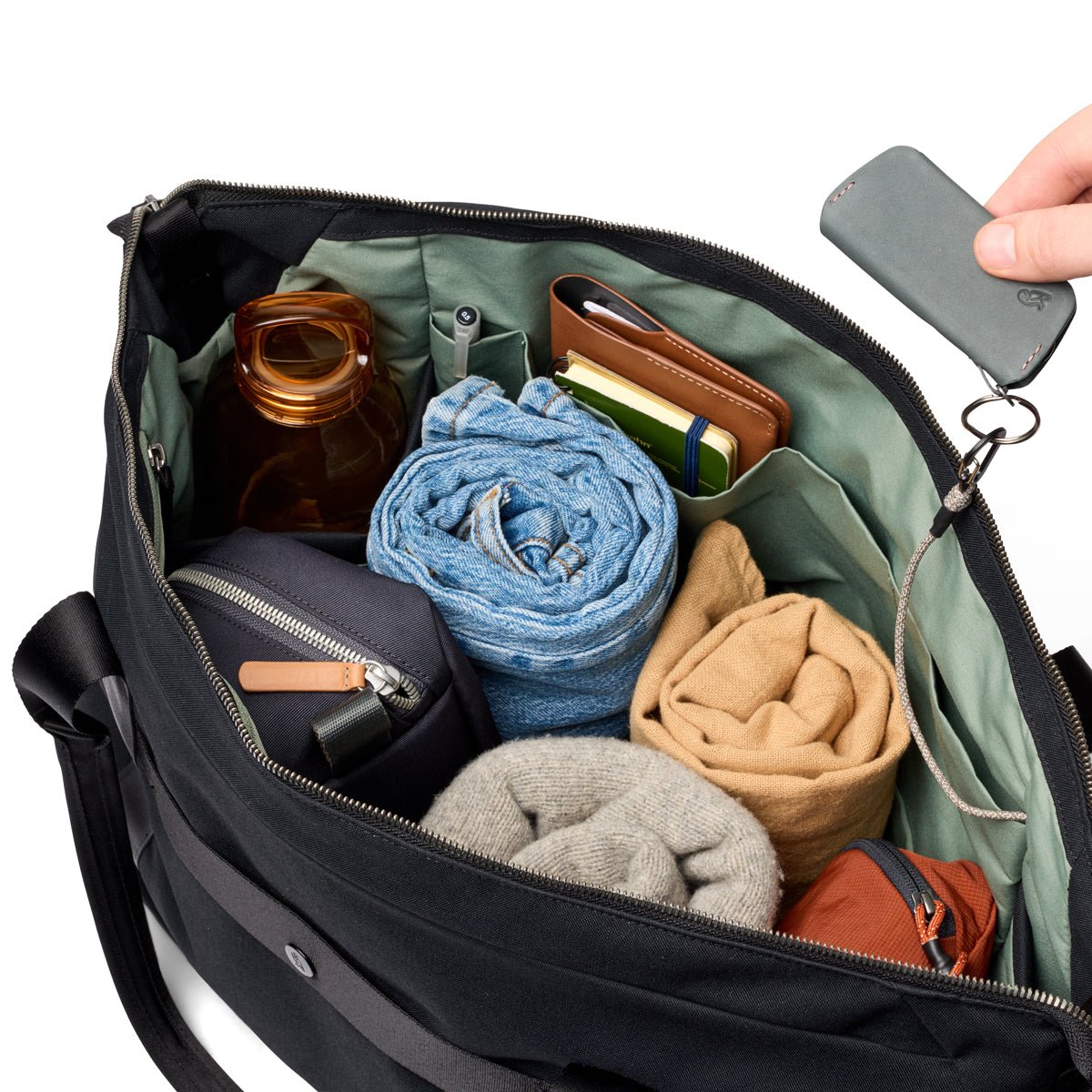 Bellroy Classic Getaway Bag 28L in Black