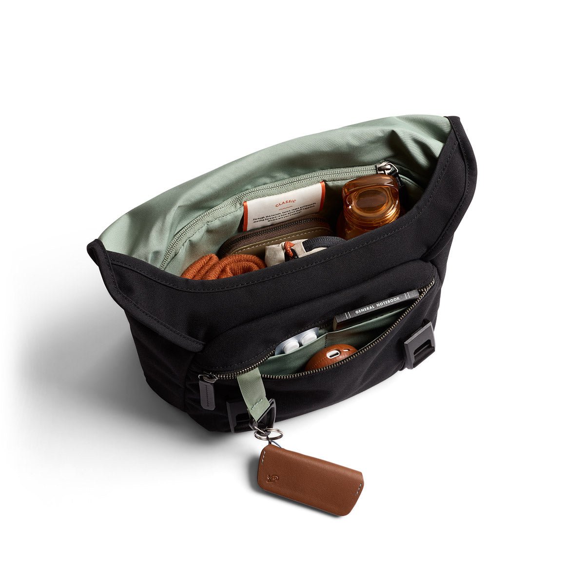 Bellroy Classic Messenger 6L in Black