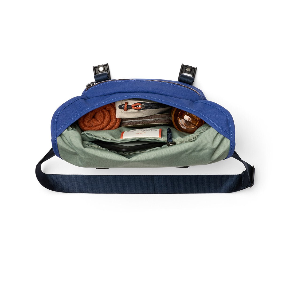 Bellroy Classic Messenger 6L in Indigo
