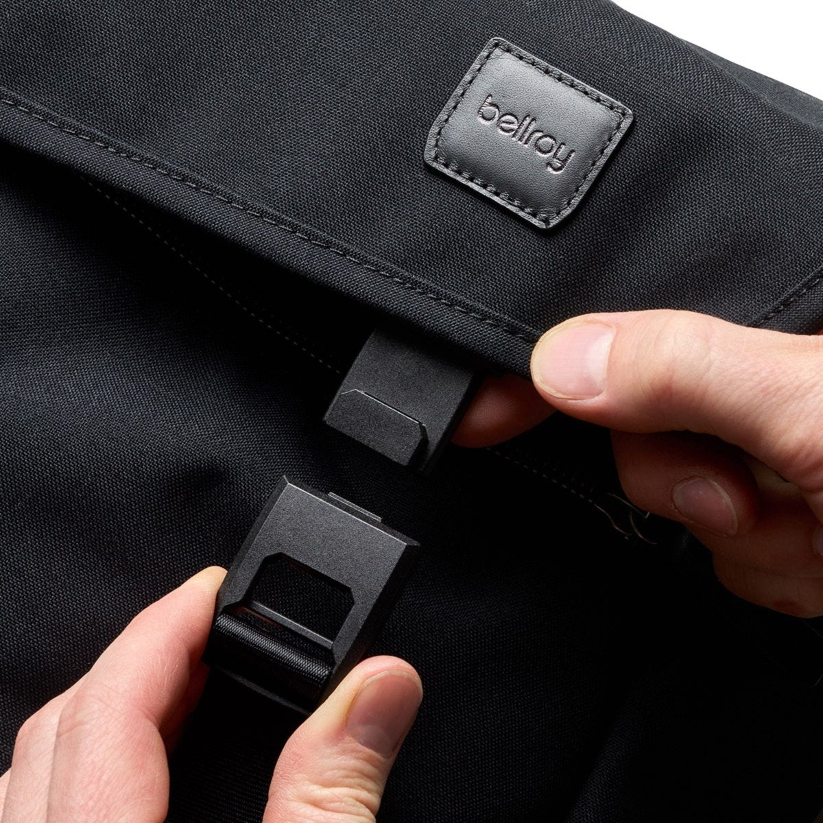 Bellroy Classic Messenger 13L in Black