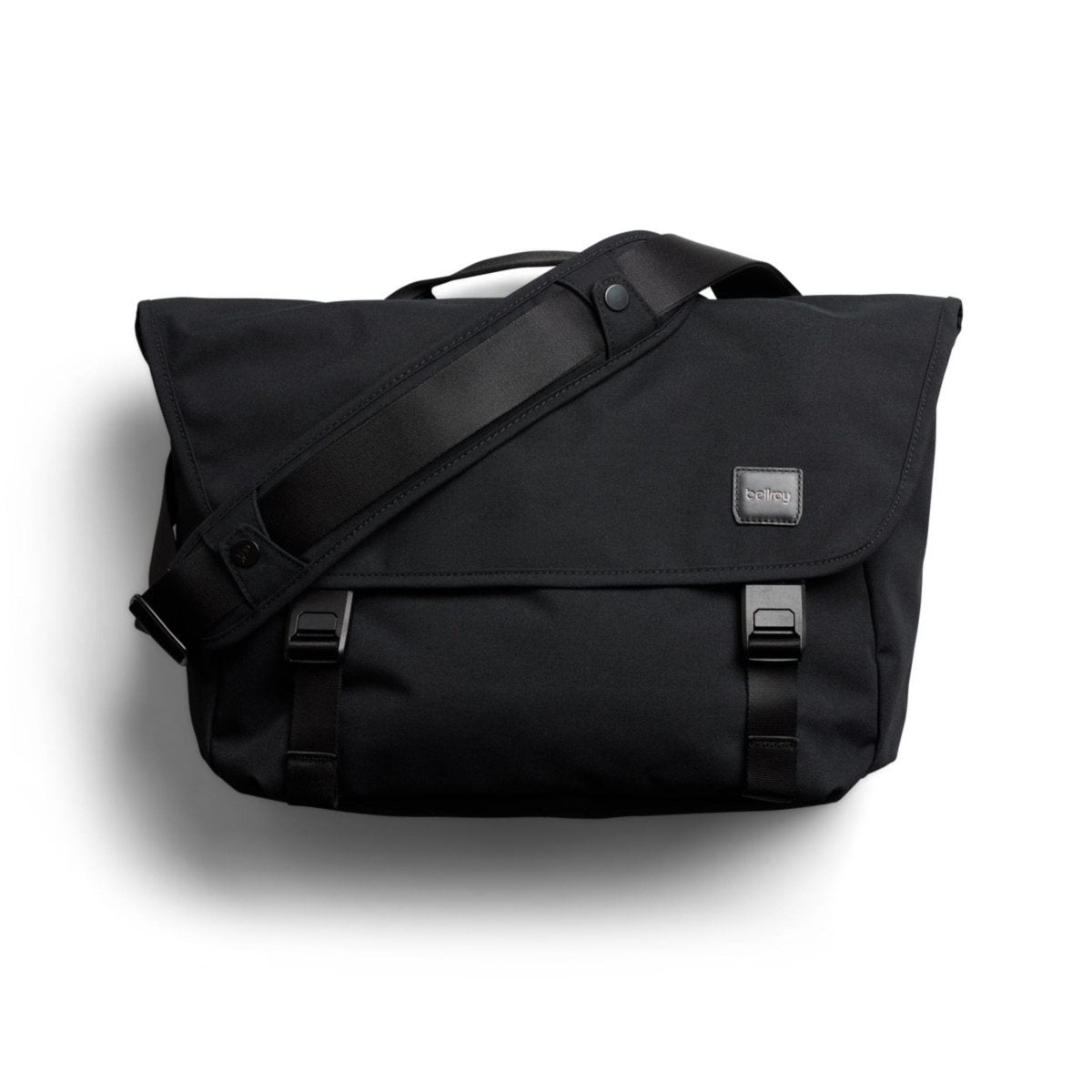 Bellroy Classic Messenger 13L in Black