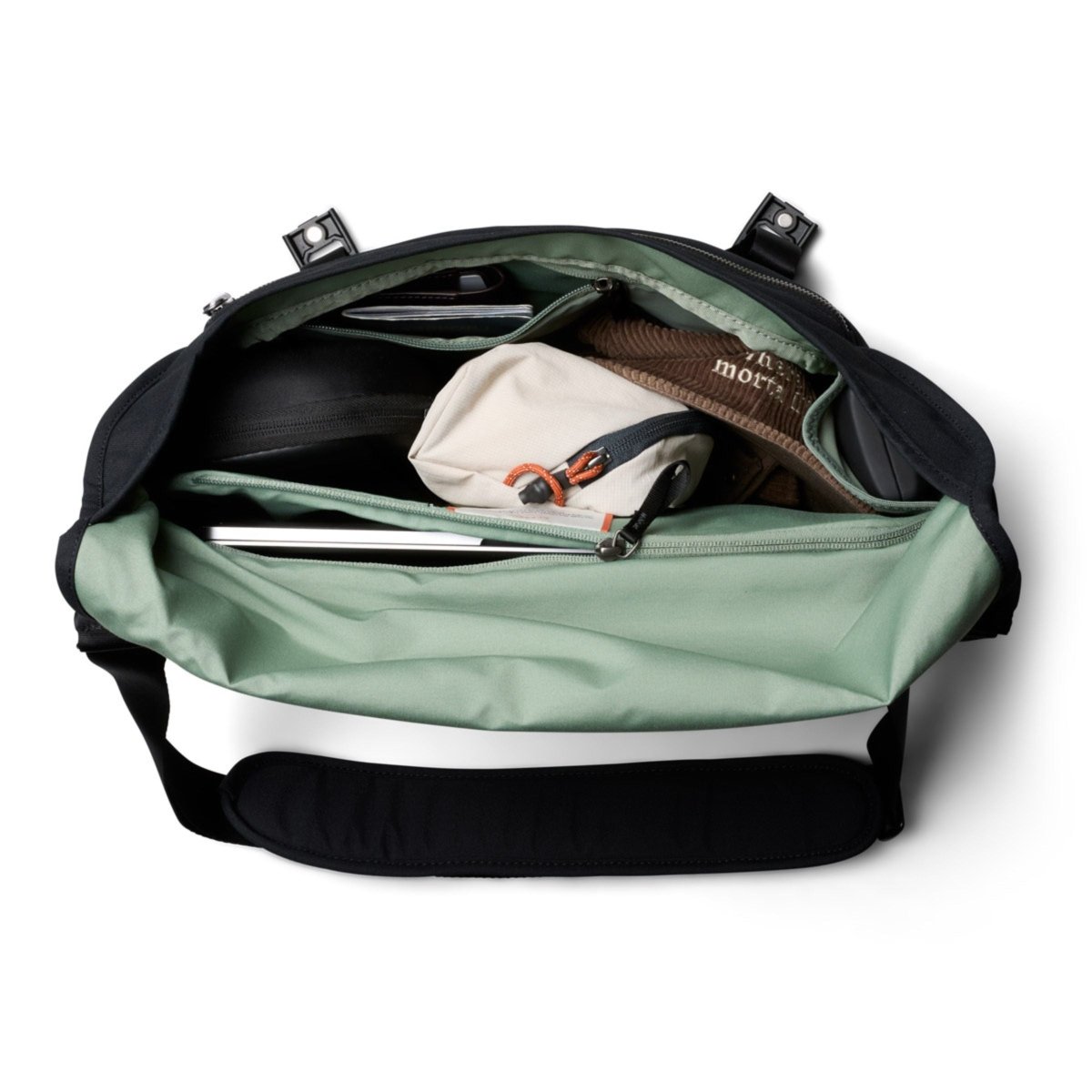 Bellroy Classic Messenger 13L in Black