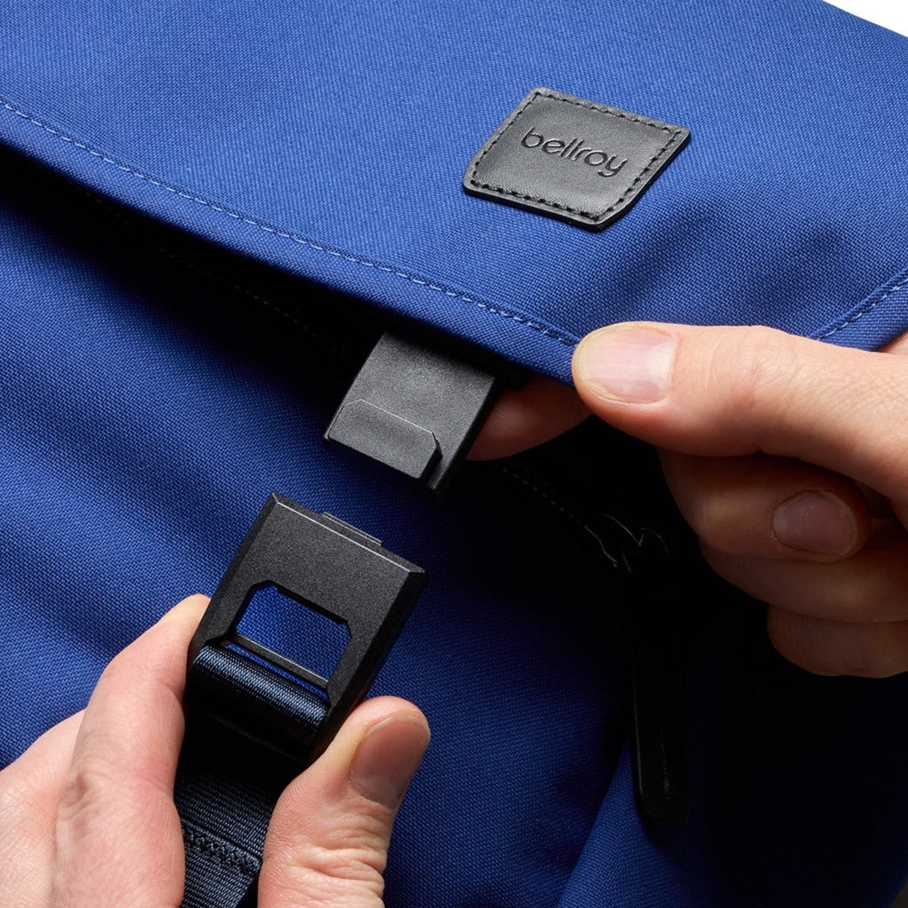 Bellroy Classic Messenger 13L in Indigo