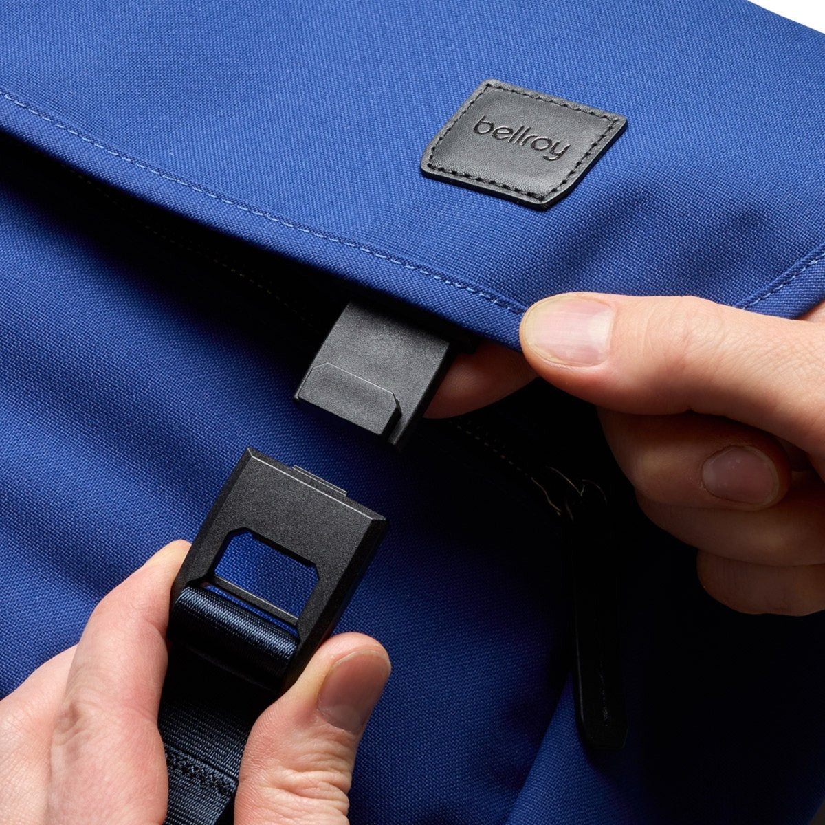 Bellroy Classic Messenger 13L in Indigo
