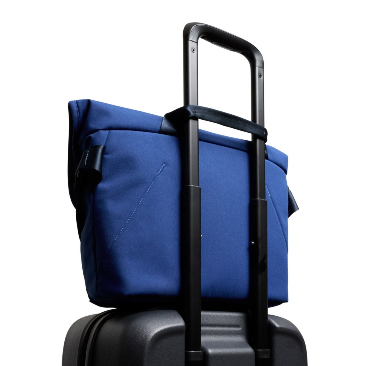Bellroy Classic Messenger 13L in Indigo