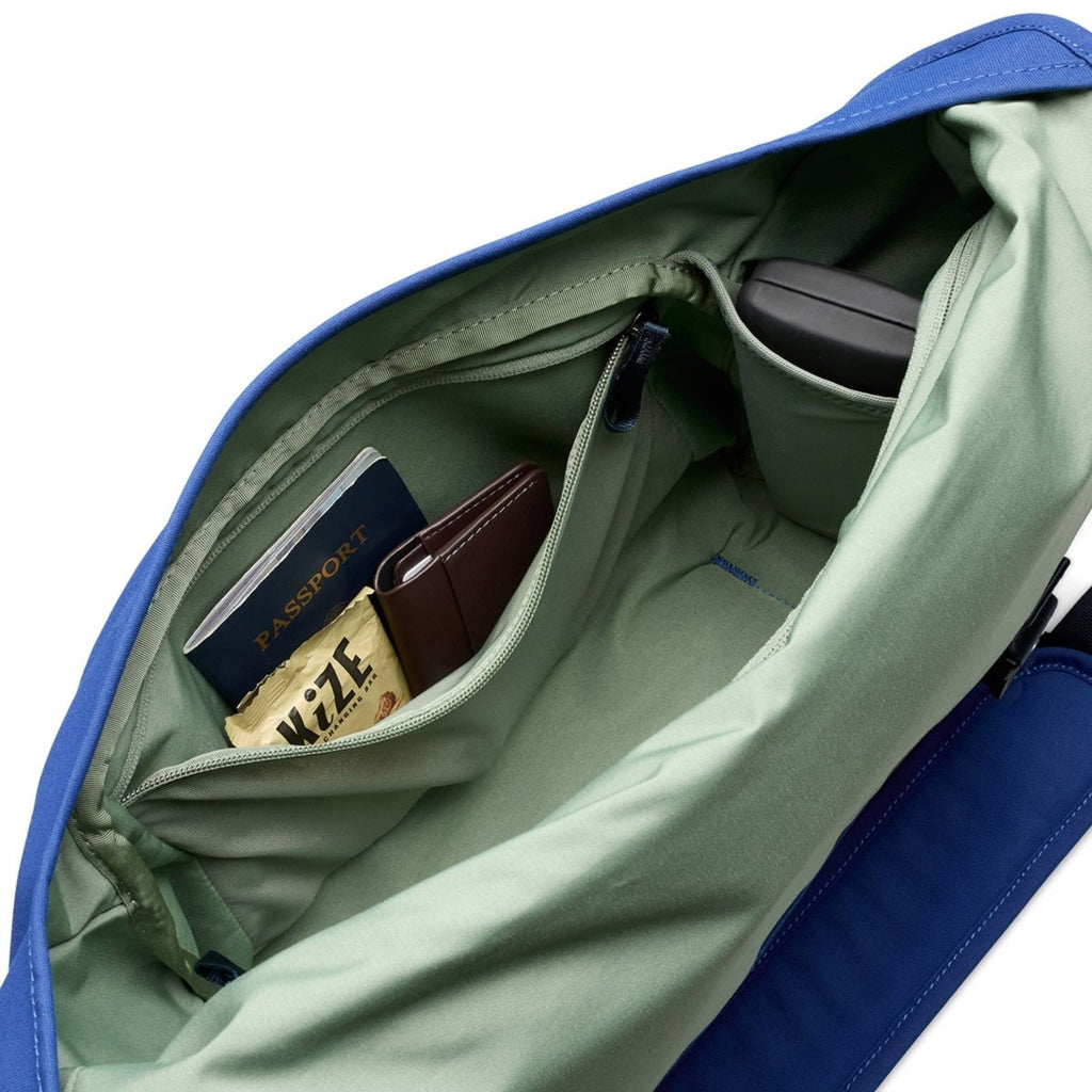 Bellroy Classic Messenger 13L in Indigo