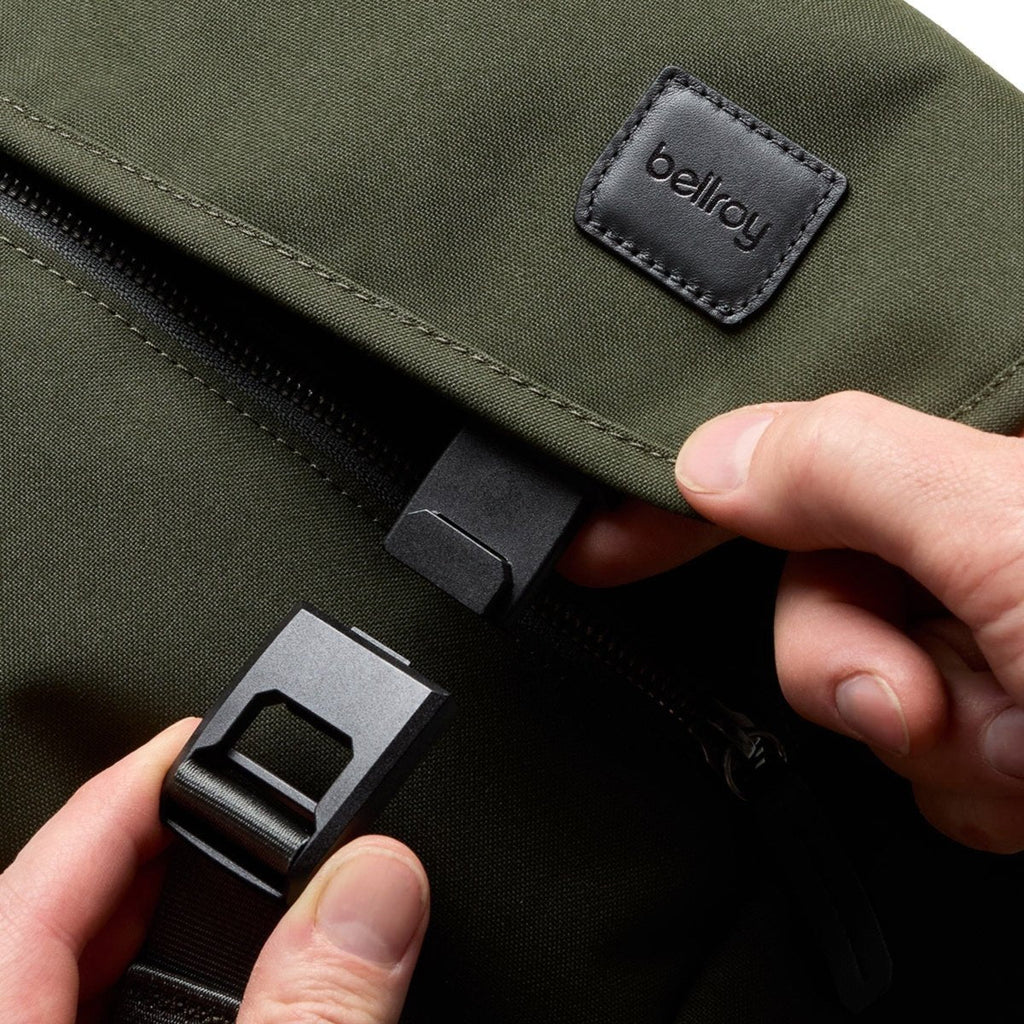 Bellroy Classic Messenger 13L in Olive