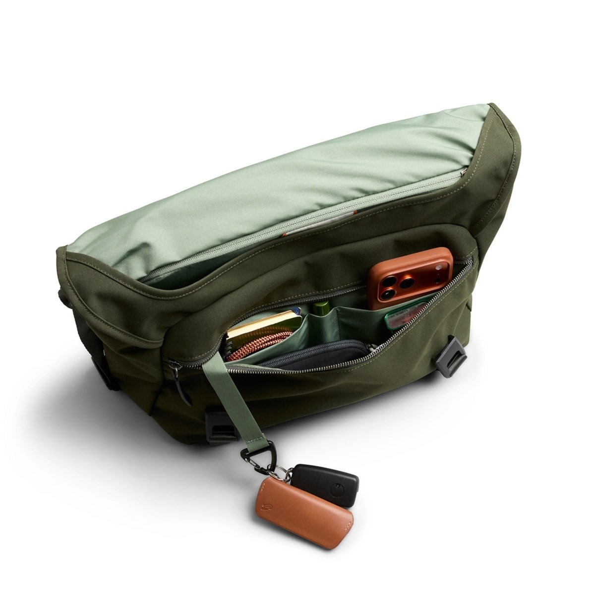 Bellroy Classic Messenger 13L in Olive