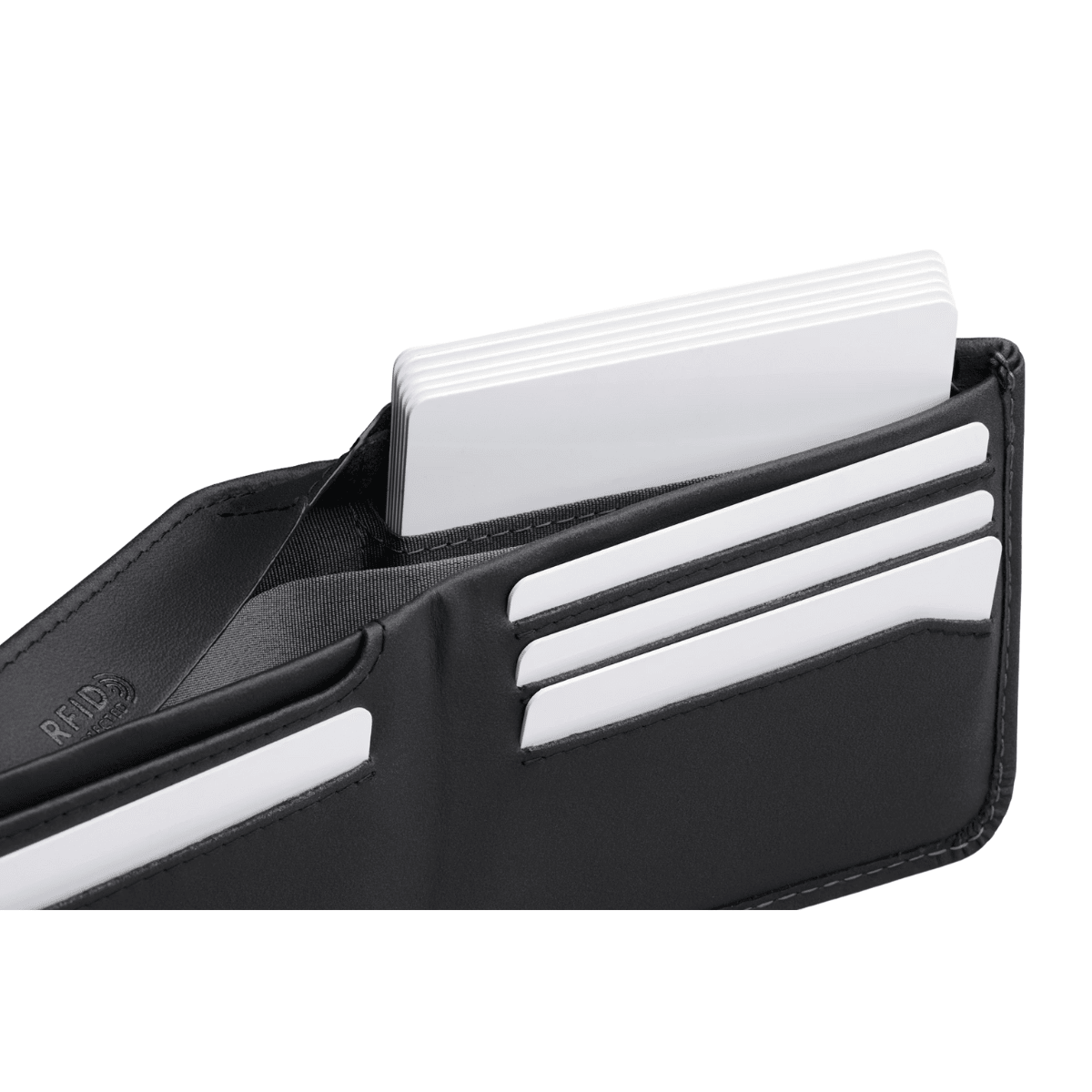 Bellroy Hide & Seek Lo in INNOVERA™ Black