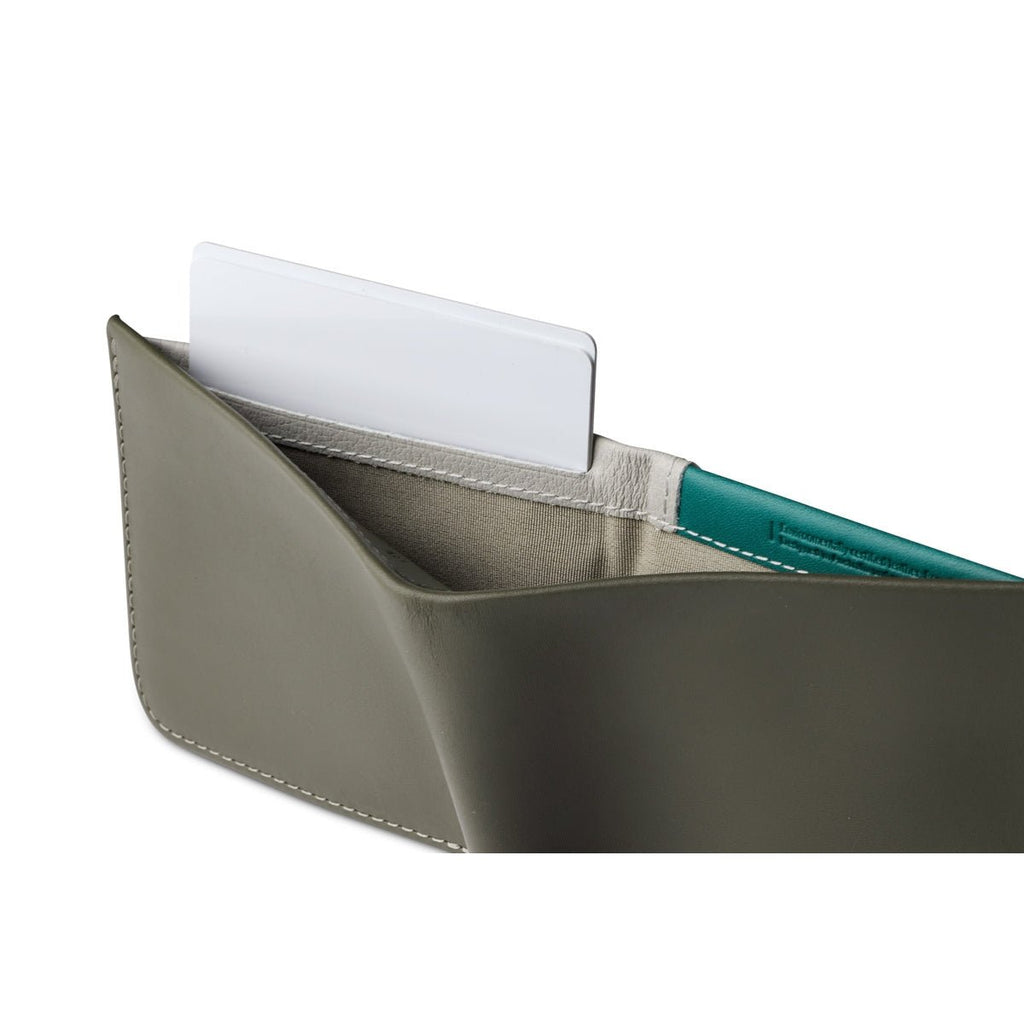 Bellroy Hide & Seek Lo in Willow