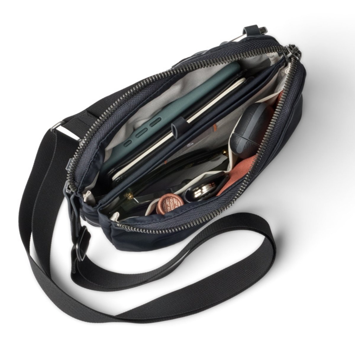Bellroy Tokyo Side Bag in Navy
